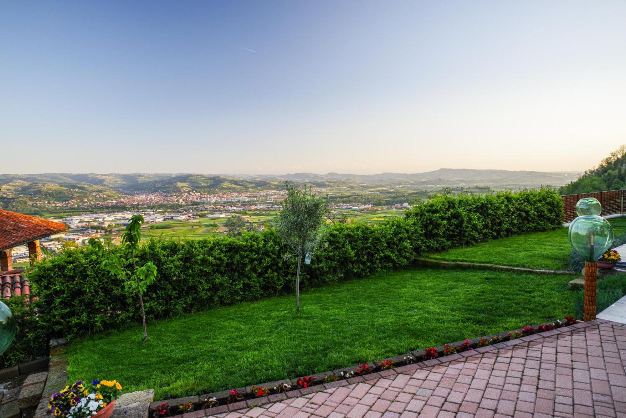Vista Langhe - Cerratohouses Guarene Exteriör bild