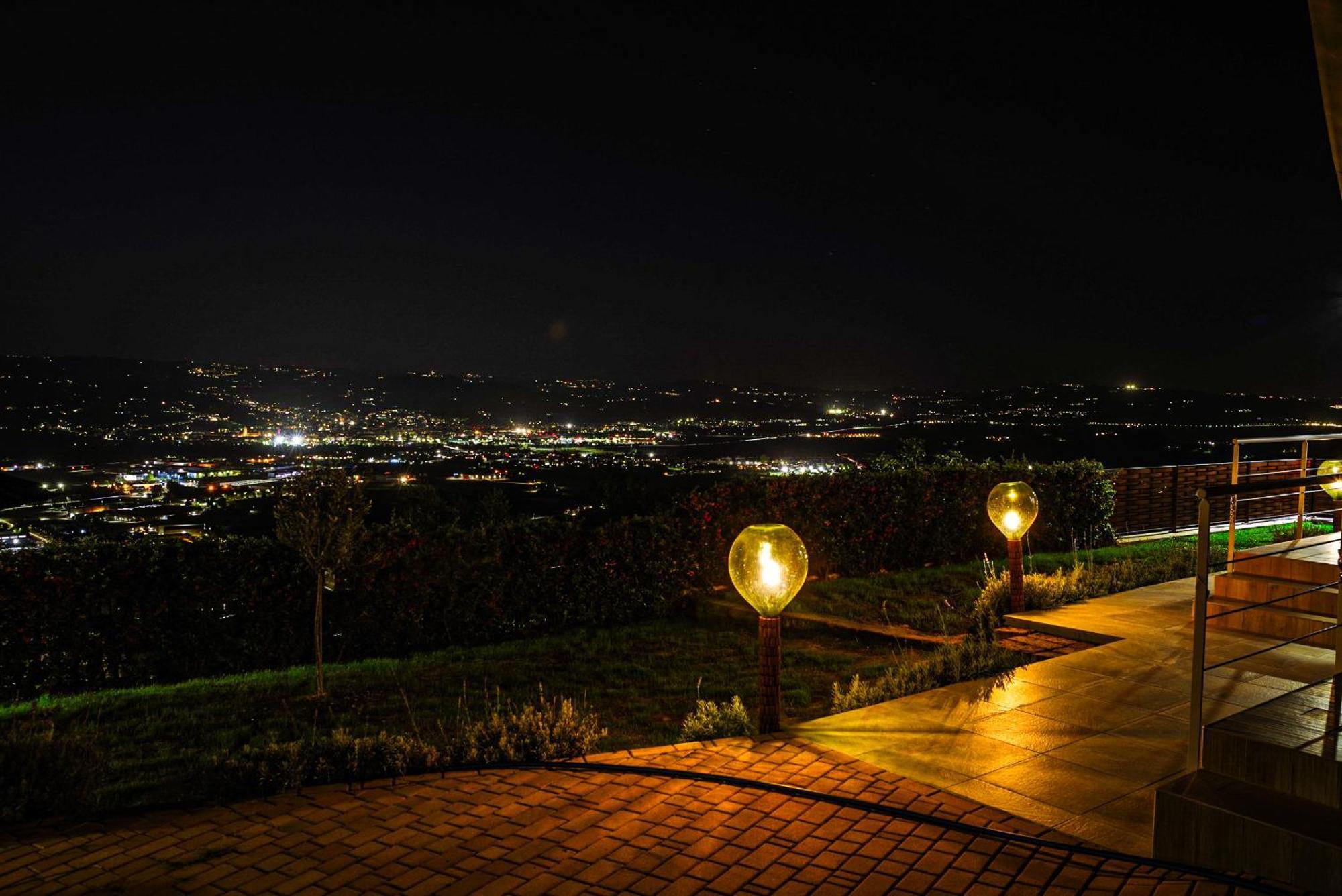 Vista Langhe - Cerratohouses Guarene Exteriör bild